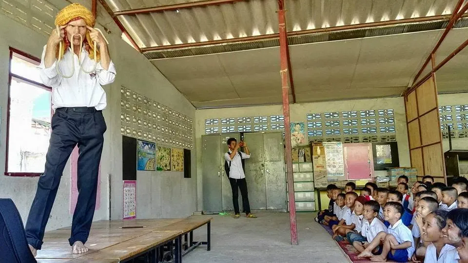 Sous le soleil tropical (Écoles des migrants birmans)