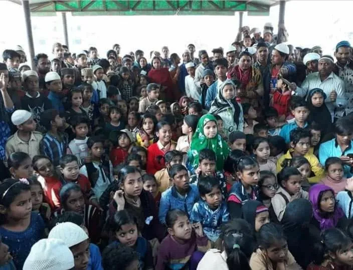 Le saltimbanque et son fatras magique (Inde)