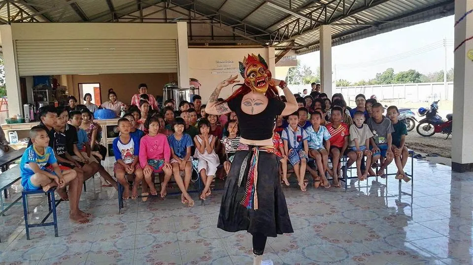 Sous le soleil tropical (Écoles des migrants birmans)