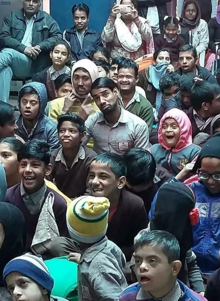 Le saltimbanque et son fatras magique (Inde)