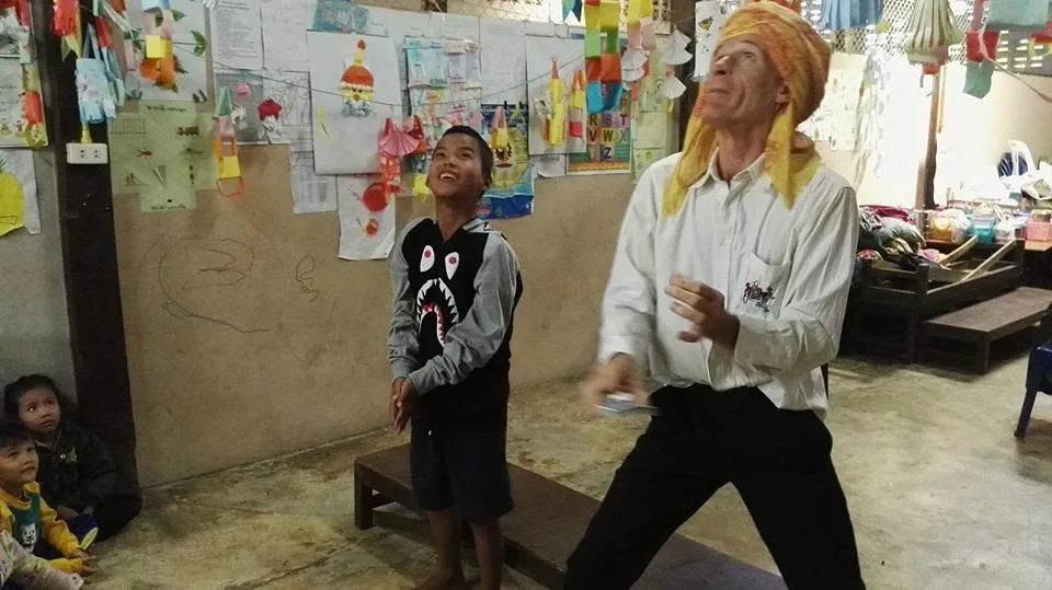 Sous le soleil tropical (Écoles des migrants birmans)
