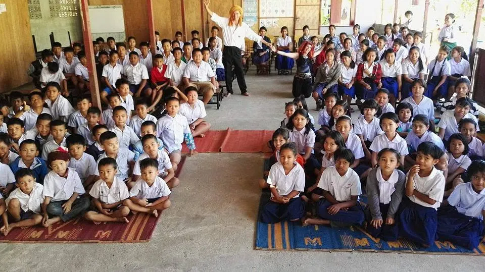 Sous le soleil tropical (Écoles des migrants birmans)