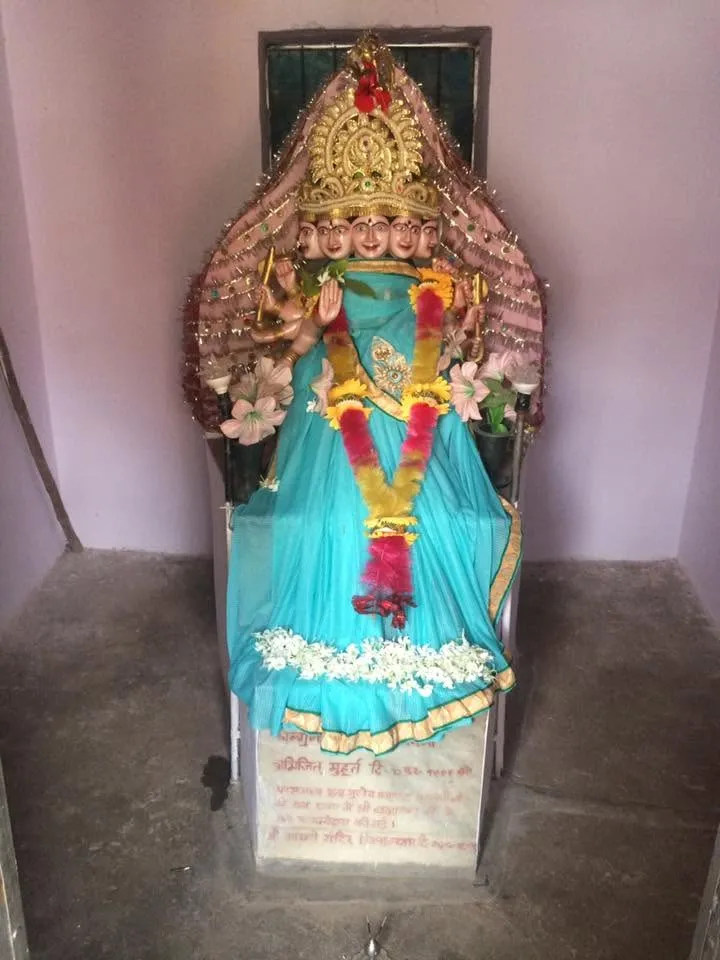 D'une ville sainte à l'autre — la déese gayatri sainte patronne du ashram qui nous ébergea a Omkareshwar